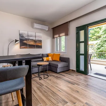 Titus Cfu Apartment Ýpsos
