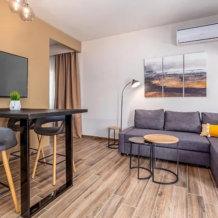 Titus Cfu Apartment