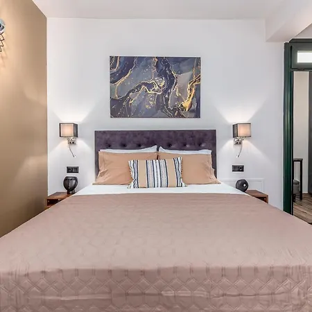 Titus Cfu Apartment